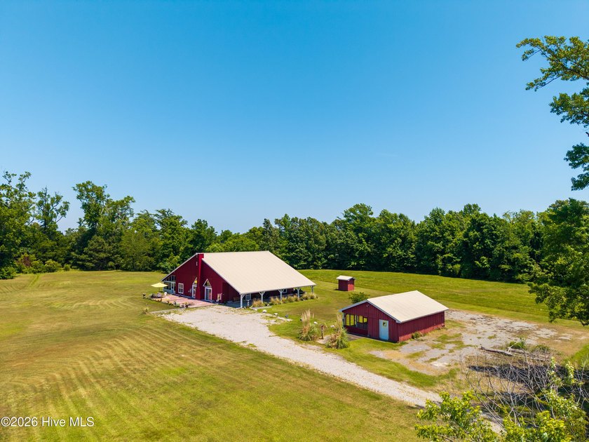 Tucked away beneath wide Carolina skies and nestled within a - photo 31