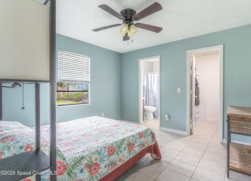 Welcome to this beautifully maintained 3-bedroom, 2 bathroom - photo 9