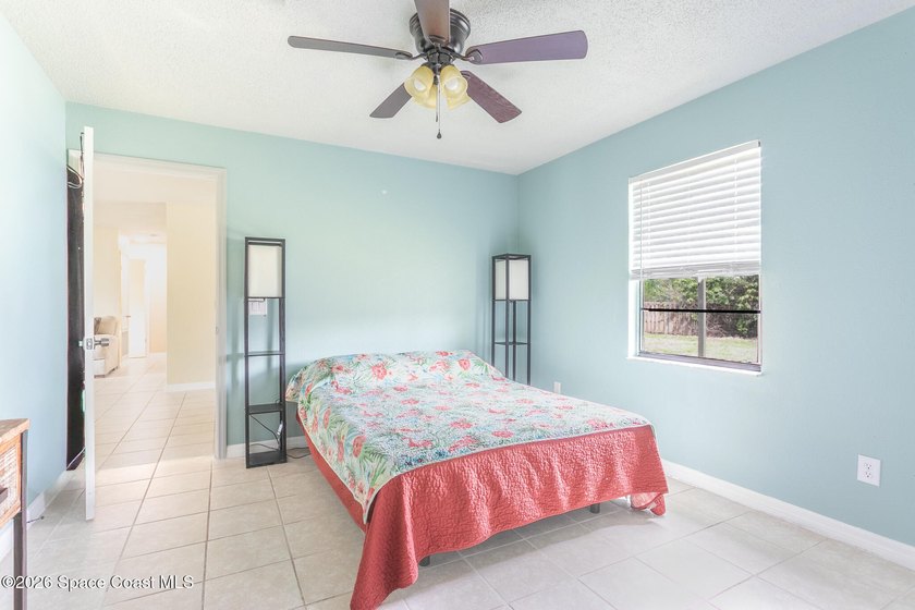 Welcome to this beautifully maintained 3-bedroom, 2 bathroom - photo 10