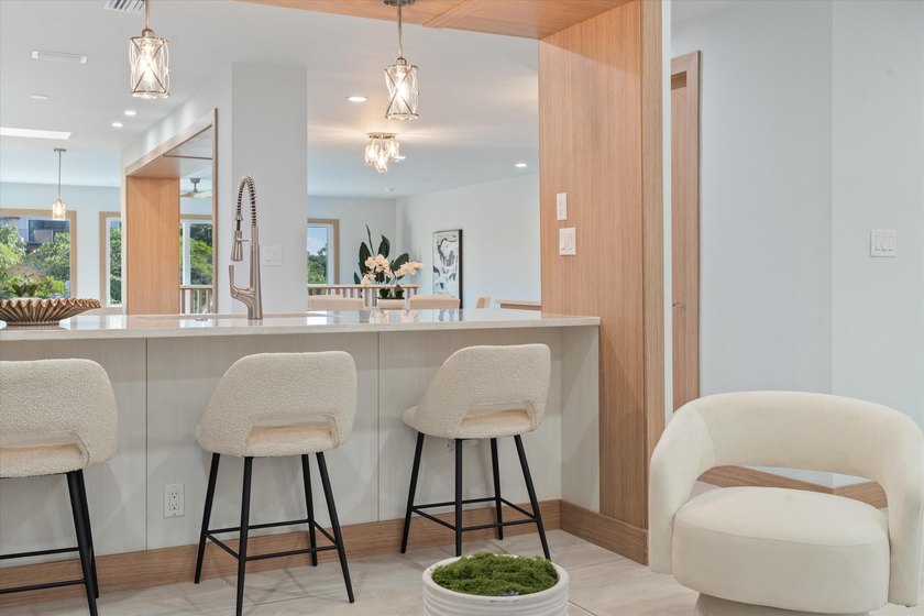 Waterfront dream home reimagined located in the prestigious - photo 11