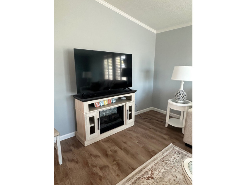 Fully Renovated 55+ Home Near Fort Myers Beach -  Allowed! - photo 12