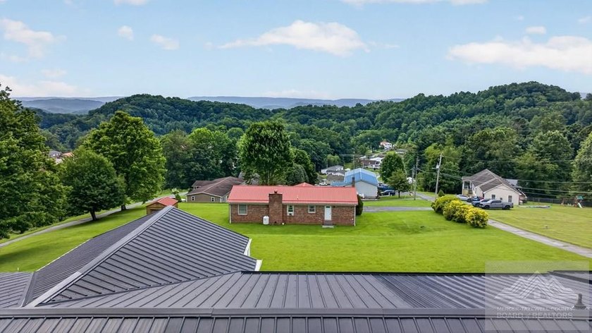 Immaculate Oakwood manufactured home on a permanent foundation - photo 13