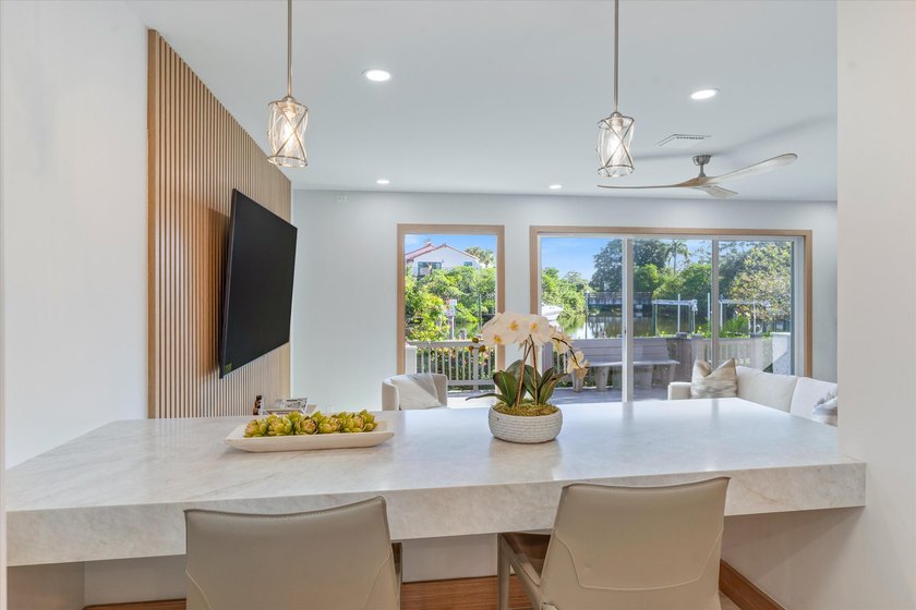 Waterfront dream home reimagined located in the prestigious - photo 16