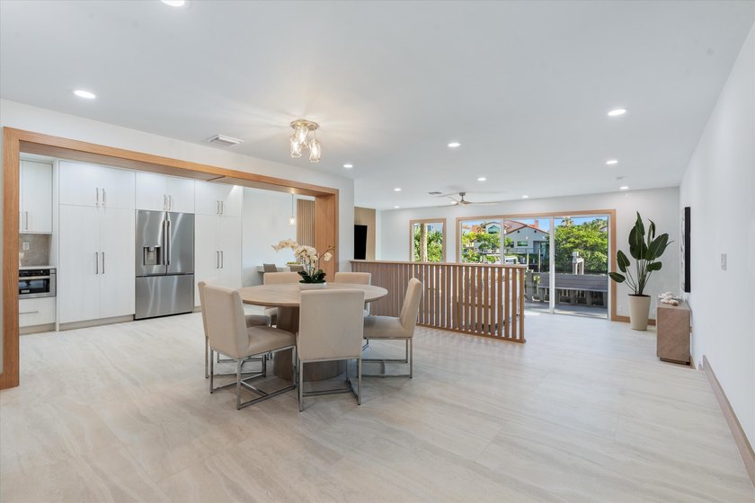 Waterfront dream home reimagined located in the prestigious - photo 19