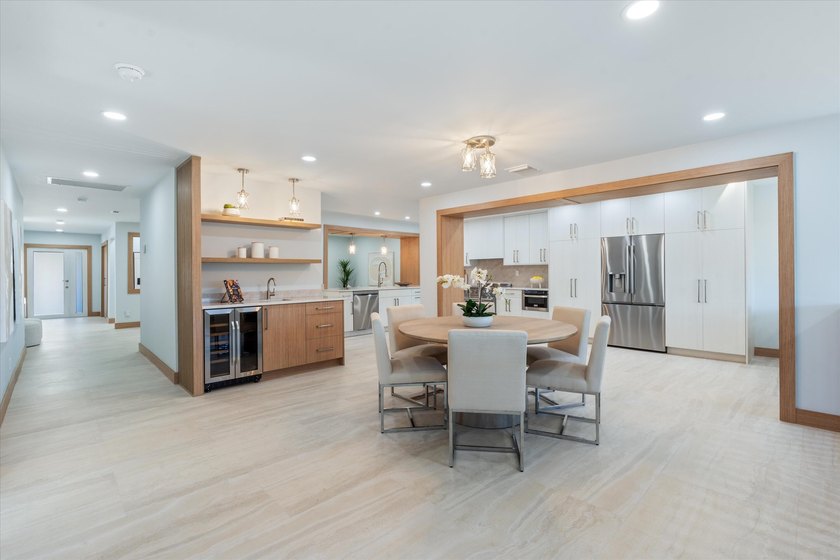 Waterfront dream home reimagined located in the prestigious - photo 20