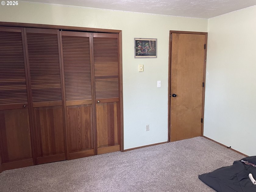 Bright, clean, and move-in ready, this desirable end-unit condo - photo 20