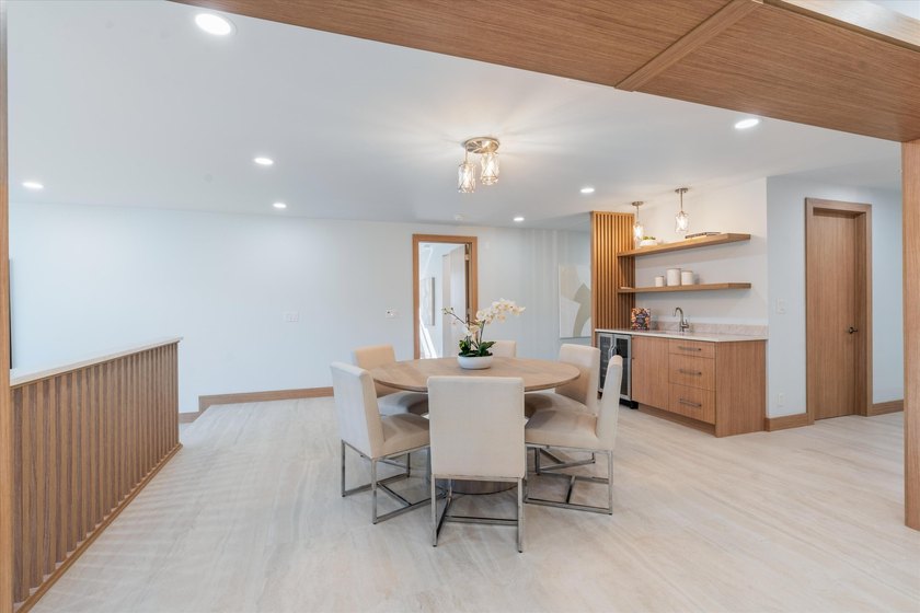 Waterfront dream home reimagined located in the prestigious - photo 21