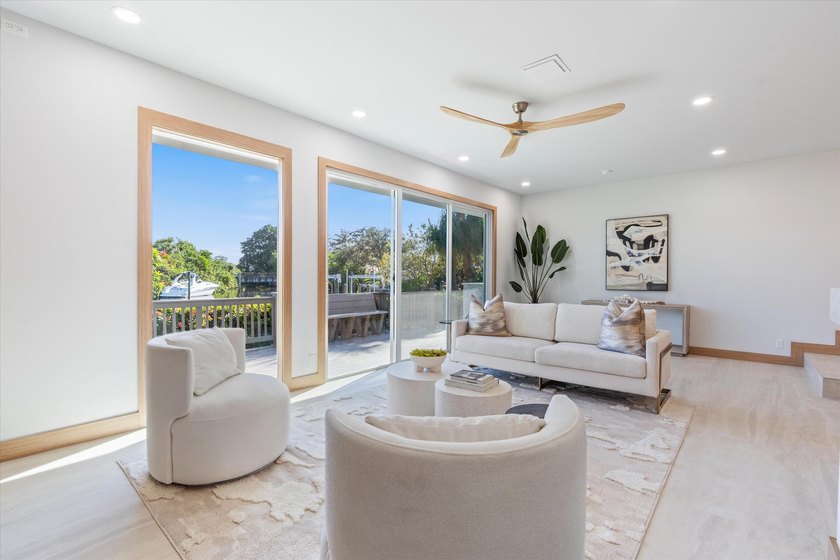 Waterfront dream home reimagined located in the prestigious - photo 22