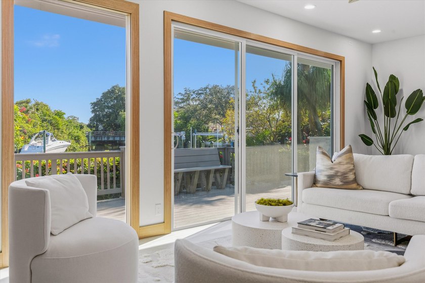 Waterfront dream home reimagined located in the prestigious - photo 23