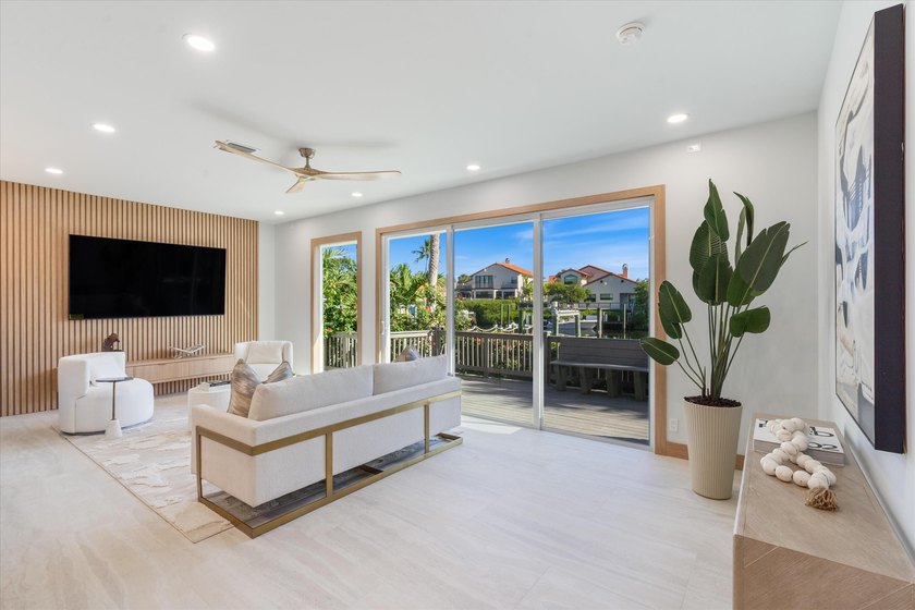 Waterfront dream home reimagined located in the prestigious - photo 24