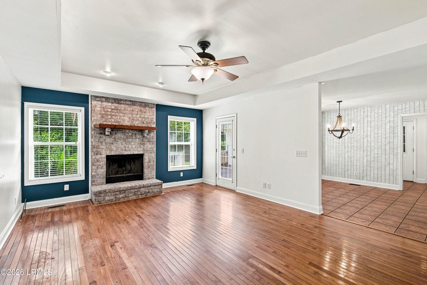 Spacious custom home in the desirable Seabrook Point community - photo 25