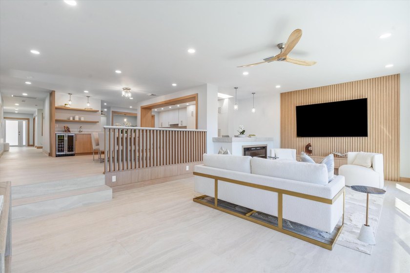 Waterfront dream home reimagined located in the prestigious - photo 25