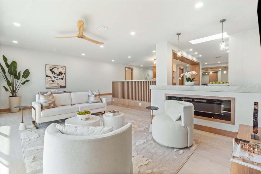 Waterfront dream home reimagined located in the prestigious - photo 26