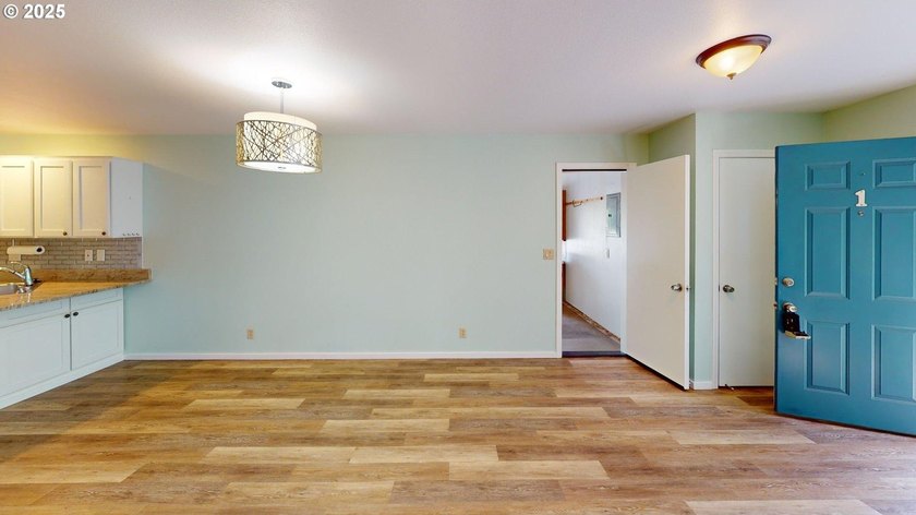 Easy Living in a Desirable Condo Community!Enjoy the convenience - photo 6