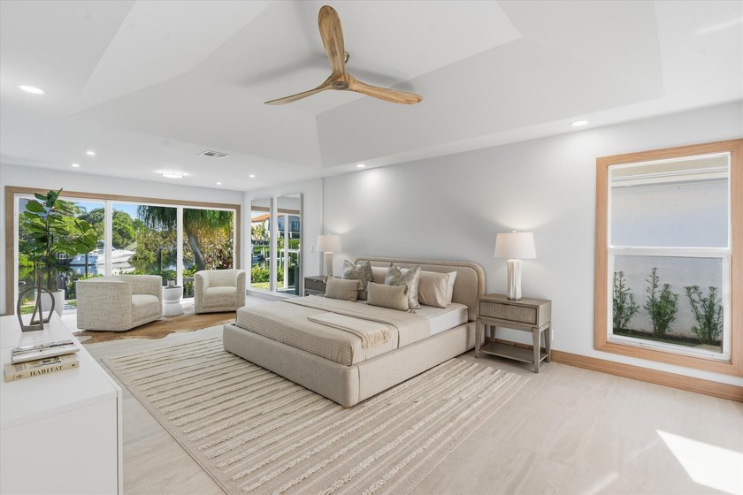 Waterfront dream home reimagined located in the prestigious - photo 27