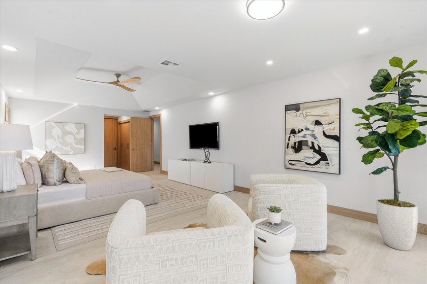 Waterfront dream home reimagined located in the prestigious - photo 29