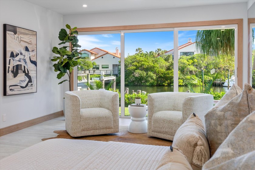 Waterfront dream home reimagined located in the prestigious - photo 30