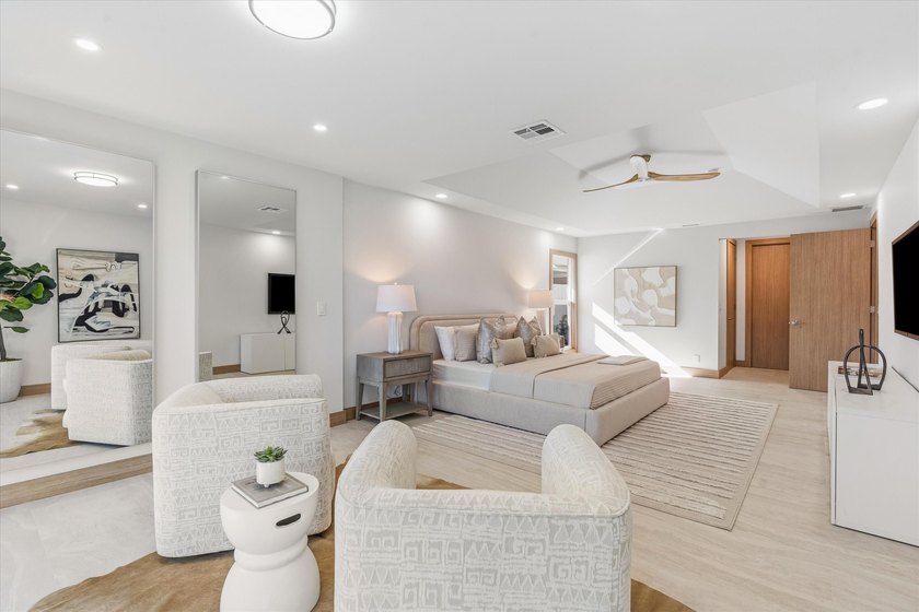 Waterfront dream home reimagined located in the prestigious - photo 31