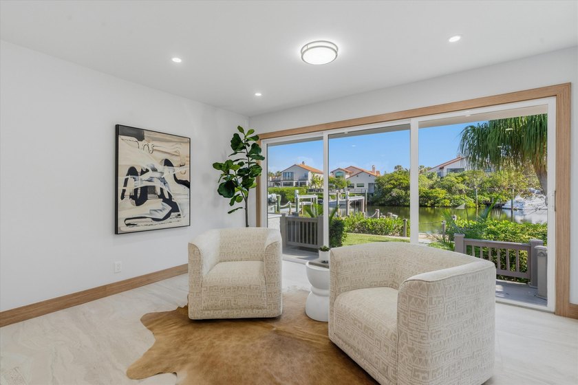 Waterfront dream home reimagined located in the prestigious - photo 32