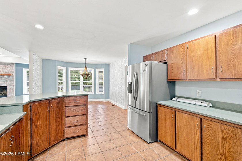Spacious custom home in the desirable Seabrook Point community - photo 34