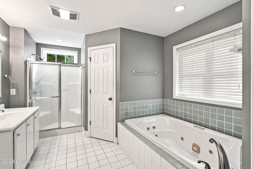 Spacious custom home in the desirable Seabrook Point community - photo 38