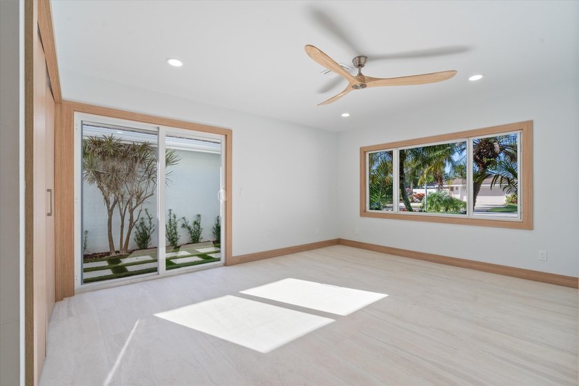 Waterfront dream home reimagined located in the prestigious - photo 40