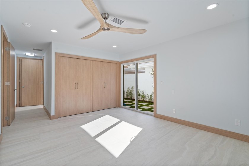 Waterfront dream home reimagined located in the prestigious - photo 41