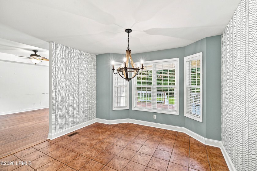 Spacious custom home in the desirable Seabrook Point community - photo 42