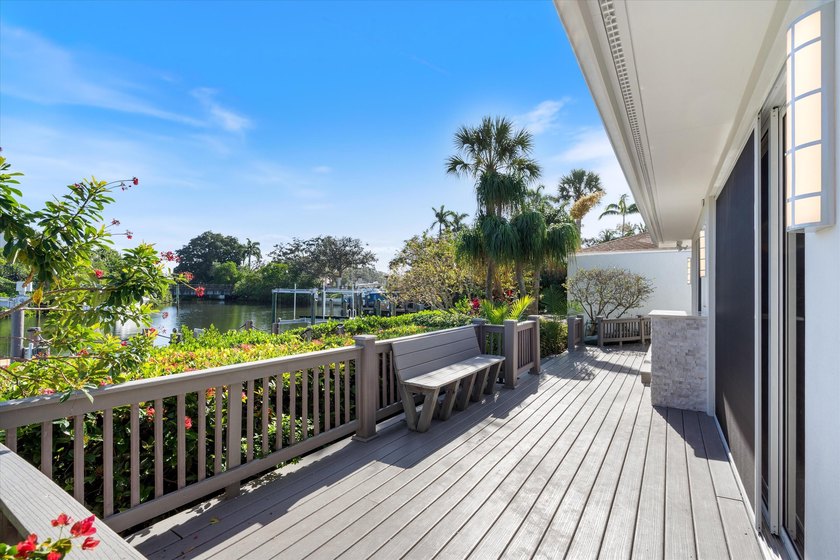 Waterfront dream home reimagined located in the prestigious - photo 47