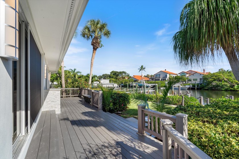 Waterfront dream home reimagined located in the prestigious - photo 48