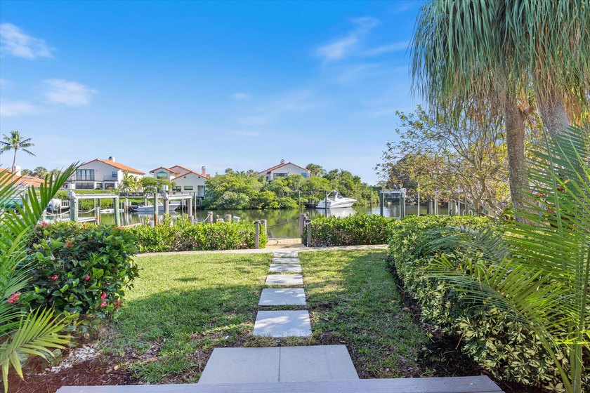 Waterfront dream home reimagined located in the prestigious - photo 50