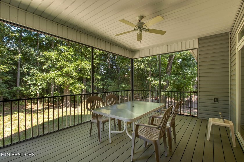 Looking for Garage space? This is the one! This beautiful - photo 17