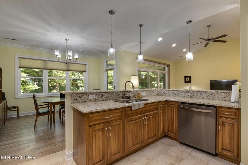 Looking for Garage space? This is the one! This beautiful - photo 21