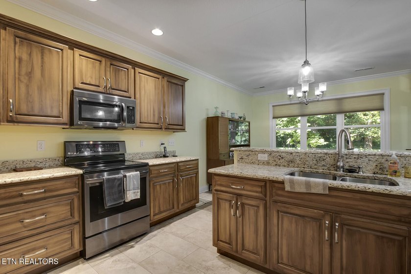 Looking for Garage space? This is the one! This beautiful - photo 22
