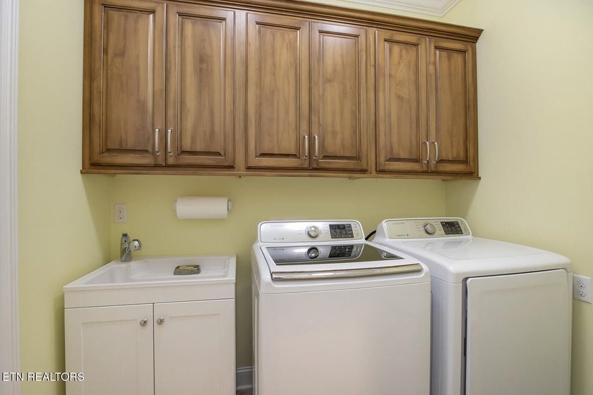Looking for Garage space? This is the one! This beautiful - photo 25