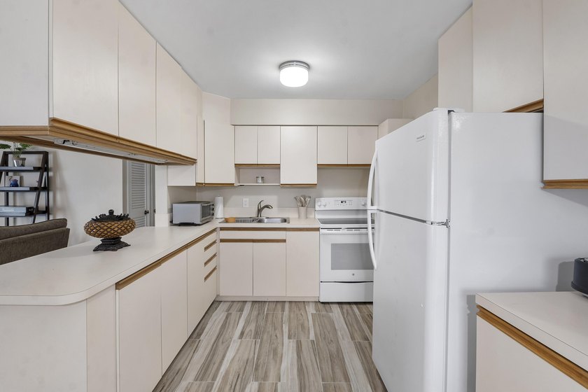 Beautiful and versatile property located in a quiet no-HOA - photo 12