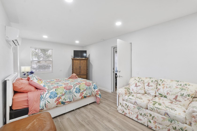 Beautiful and versatile property located in a quiet no-HOA - photo 17