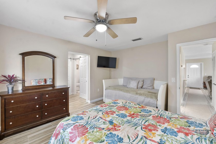 Beautiful and versatile property located in a quiet no-HOA - photo 21