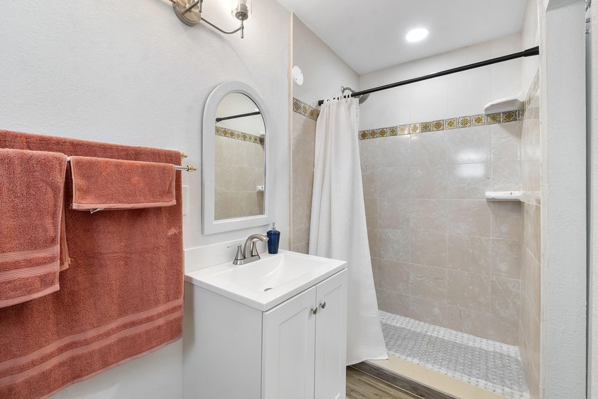 Beautiful and versatile property located in a quiet no-HOA - photo 26