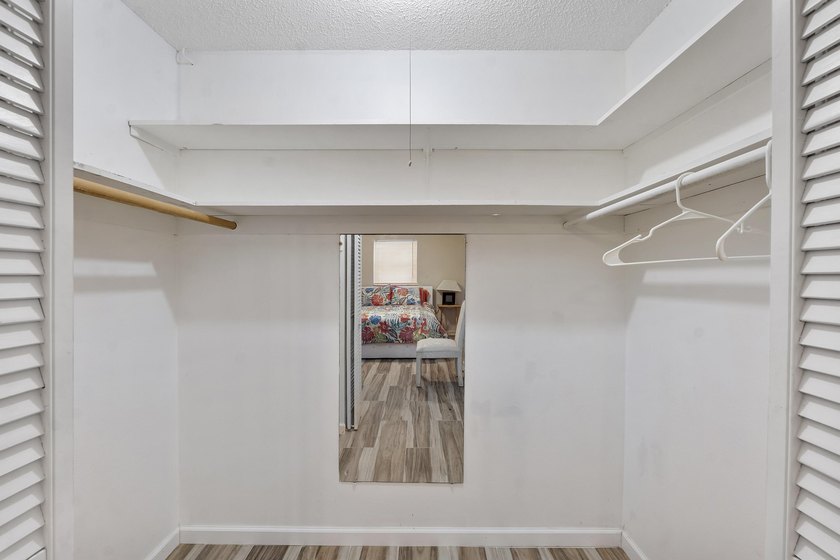 Beautiful and versatile property located in a quiet no-HOA - photo 30