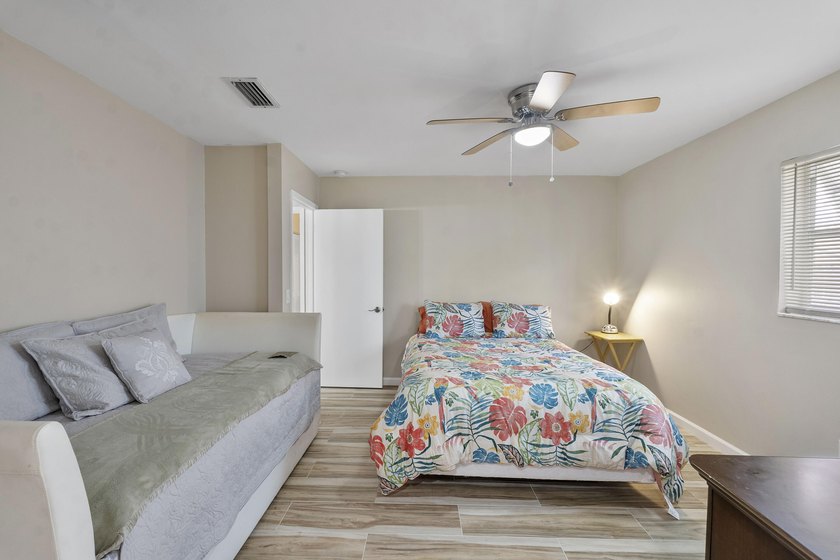 Beautiful and versatile property located in a quiet no-HOA - photo 31