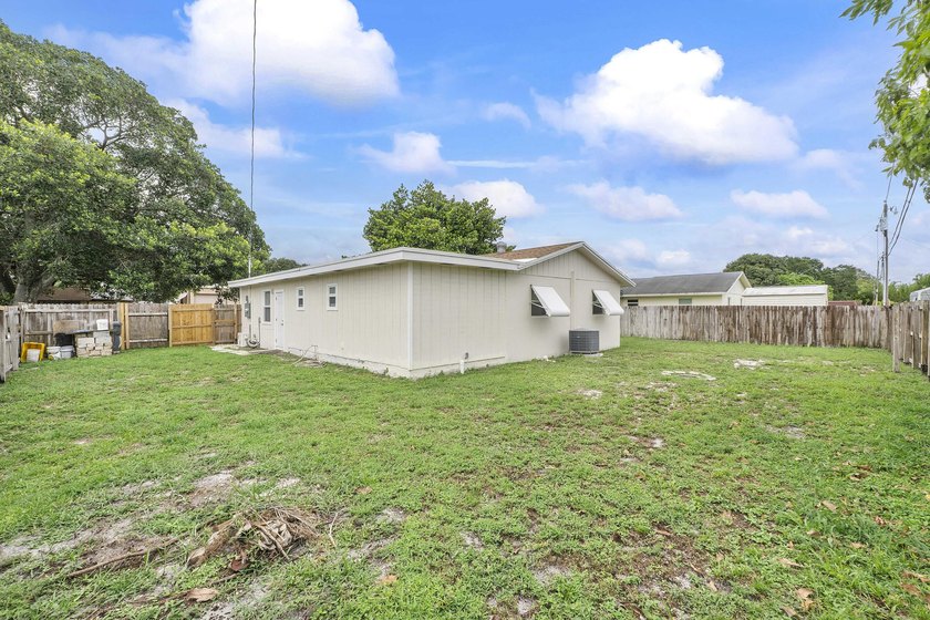 Beautiful and versatile property located in a quiet no-HOA - photo 35
