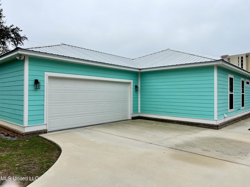 Wake up to coastal breezes and water views in this beautiful - photo 39