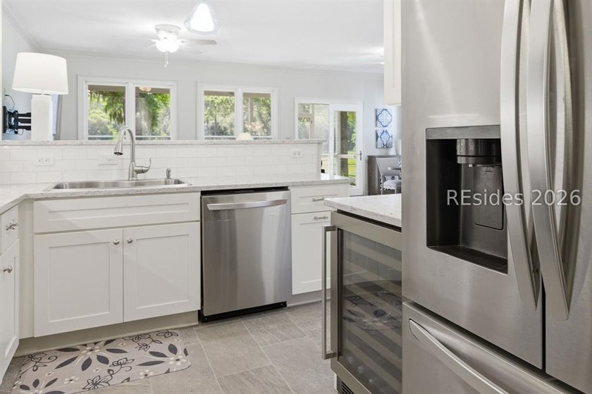RARE 4-Bedroom - 3 Bathroom End-Unit Townhome with VIEWS of - photo 16