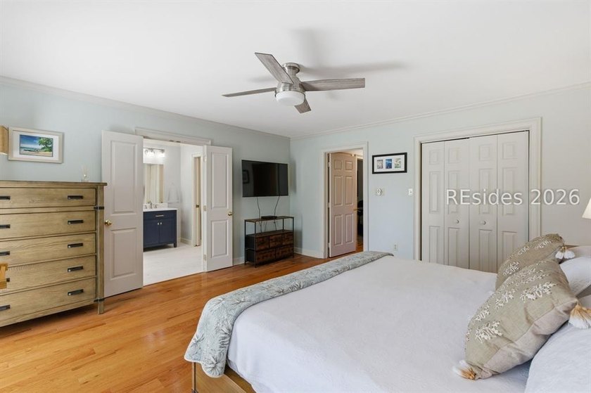 RARE 4-Bedroom - 3 Bathroom End-Unit Townhome with VIEWS of - photo 23