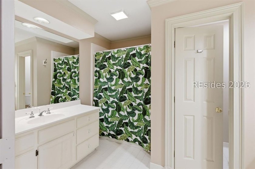 RARE 4-Bedroom - 3 Bathroom End-Unit Townhome with VIEWS of - photo 31