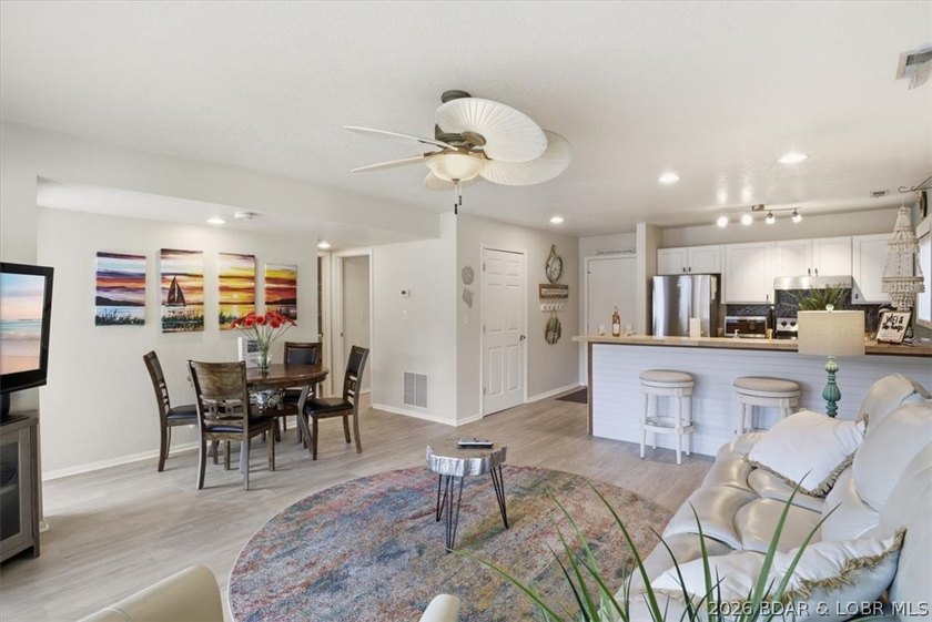 Welcome to lake life made easy! This beautifully updated 2 bed - photo 14