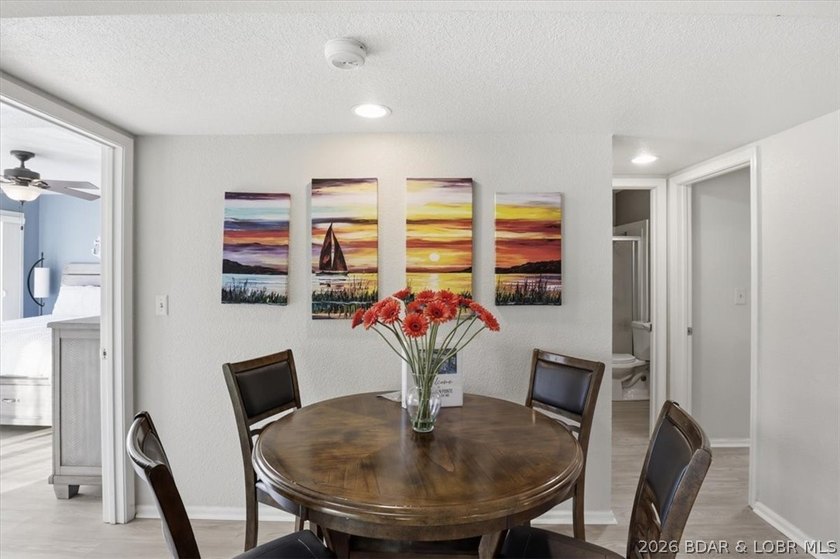 Welcome to lake life made easy! This beautifully updated 2 bed - photo 15