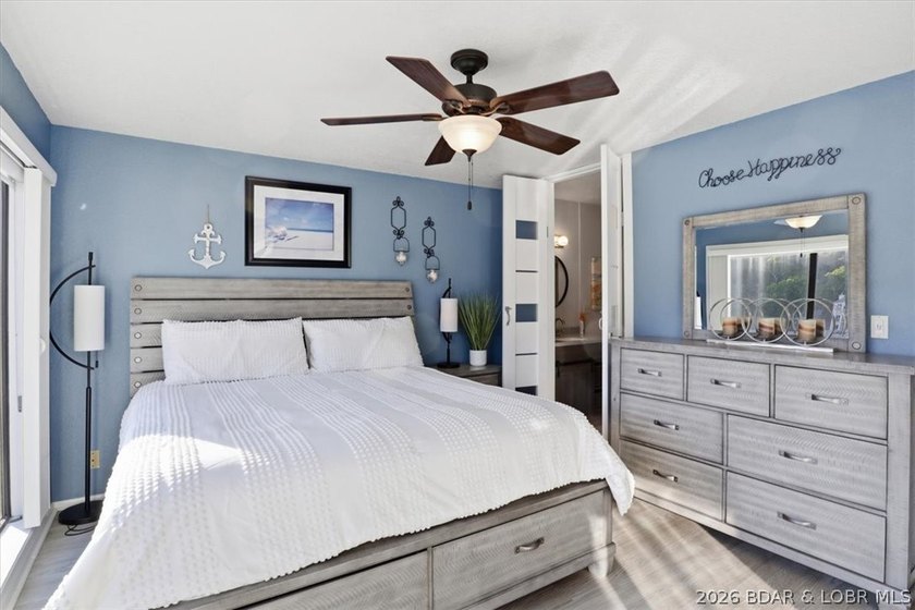 Welcome to lake life made easy! This beautifully updated 2 bed - photo 17