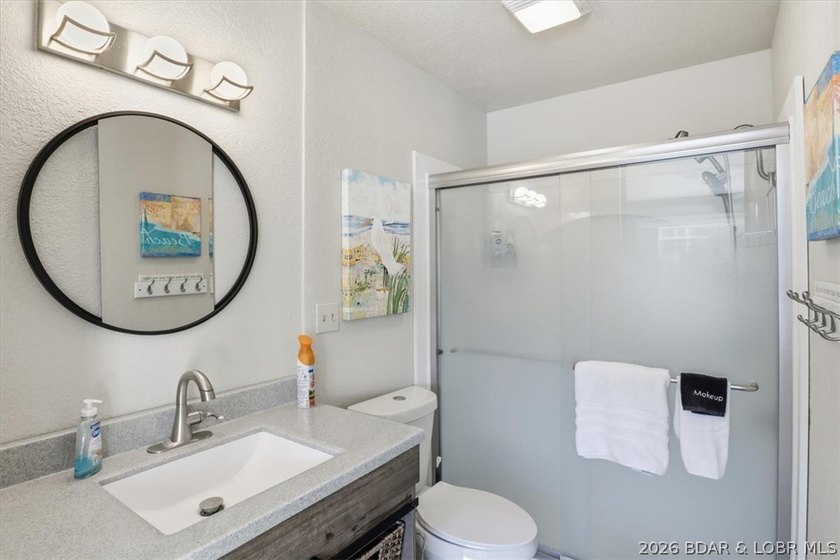 Welcome to lake life made easy! This beautifully updated 2 bed - photo 24